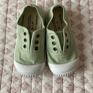 Victoria Canvas Slip Ons (Wasabi) size toddler 26